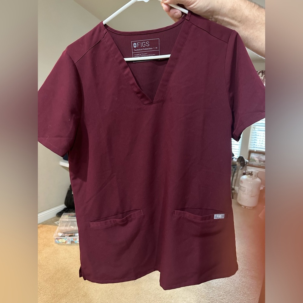 FIGS SCRUB TOP SIZE MEDIUM